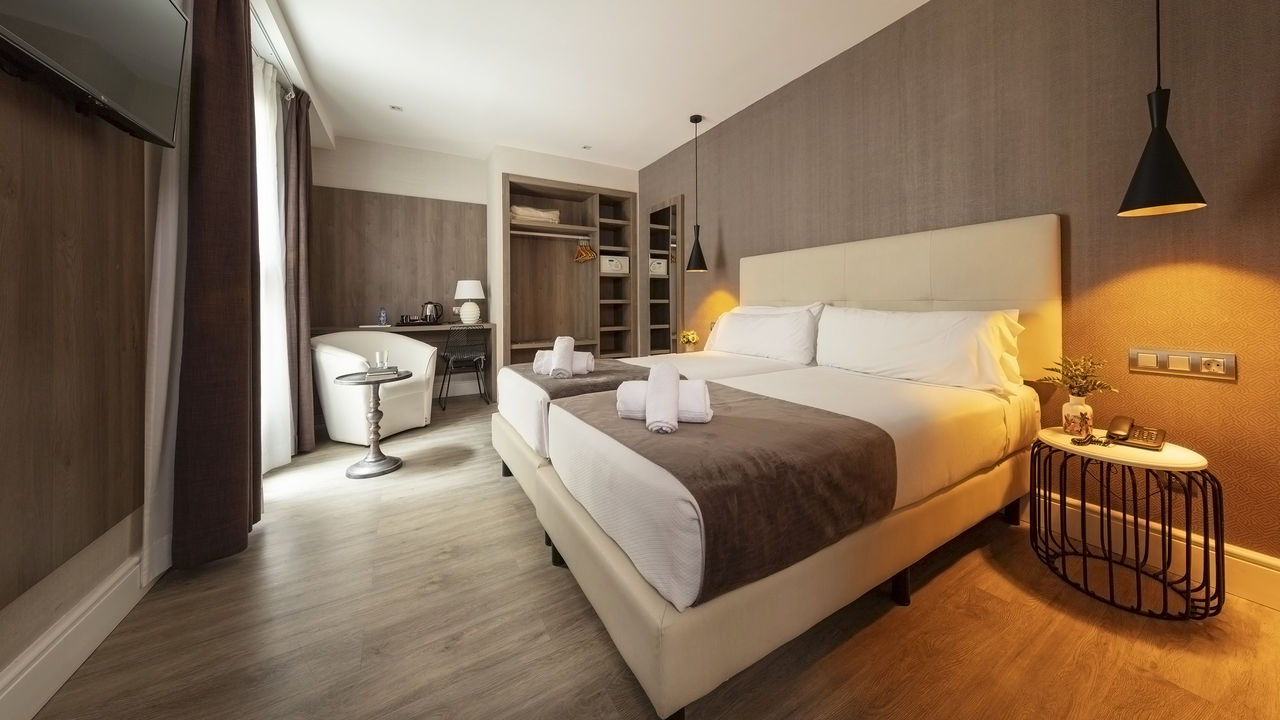 Rooms - Hotel Oasis Rooms-Hotel Oasis Barcelona | Best Rate Guaranteed